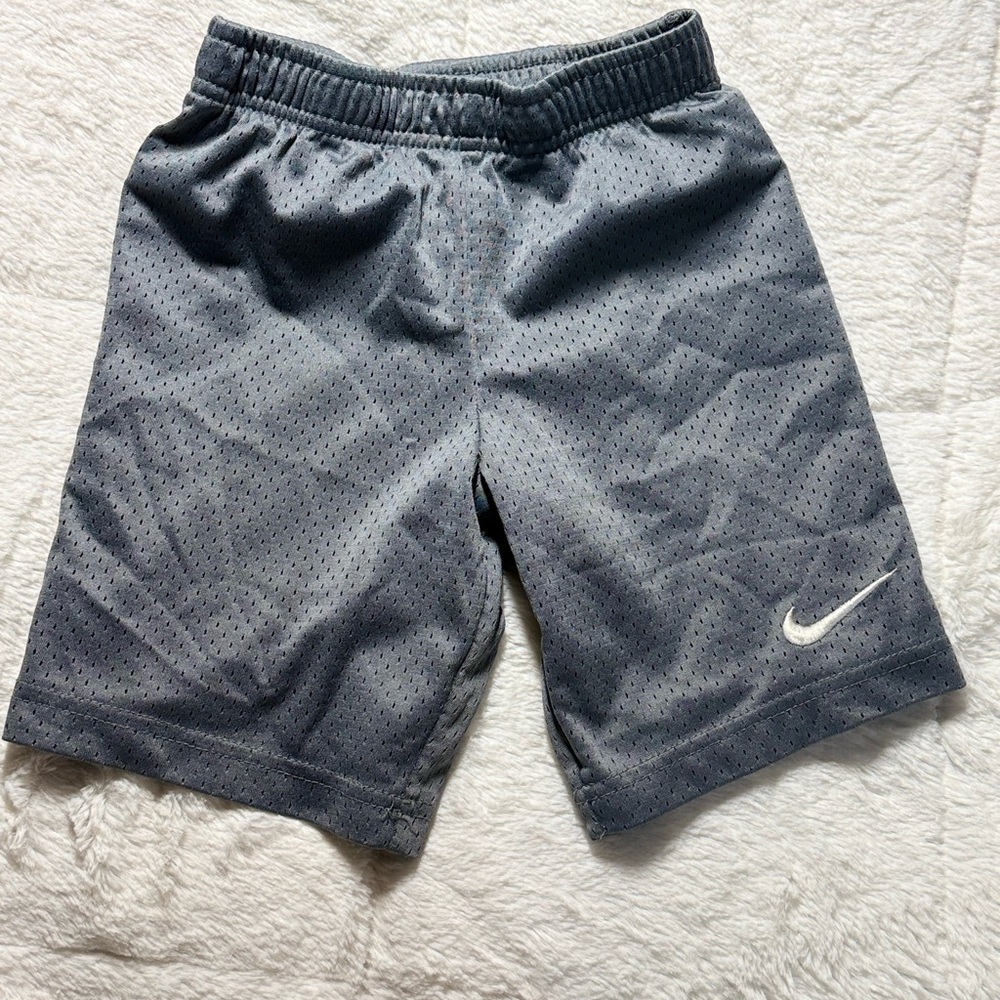 Boys Nike Gray Mesh Shorts sz 6-7 Years Like New!